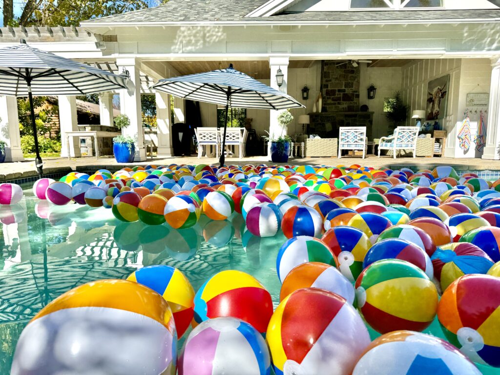 Pool-house with a pool full of beachballs.